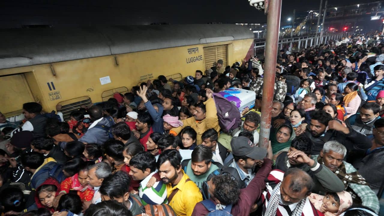 New Delhi Railway Station: ভিড়ের চাপে পদপিষ্ট, নয়াদিল্লি স্টেশনে মৃত ১৫, শোকপ্রকাশ মোদীর