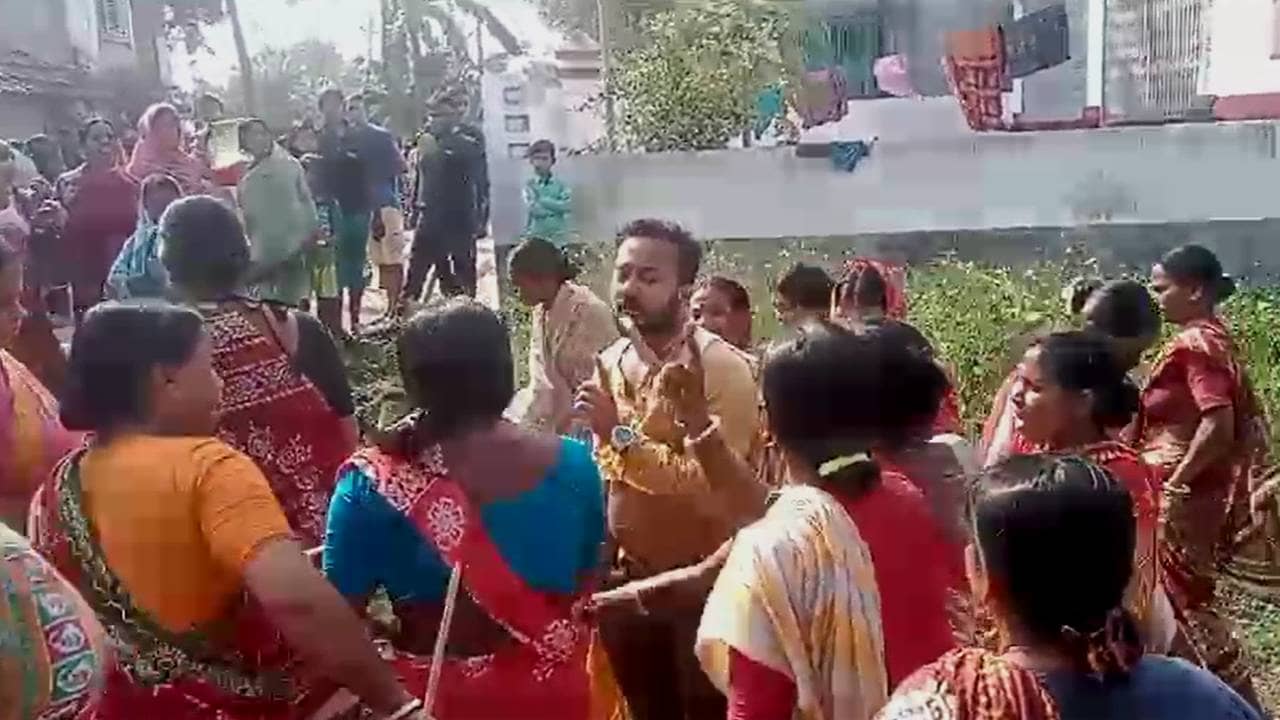 Nadia: ‘কলাবাগানে এসো…’ পুলিশের কুপ্রস্তাব! ঘিরে ফেলল গ্রামের সব মহিলারা