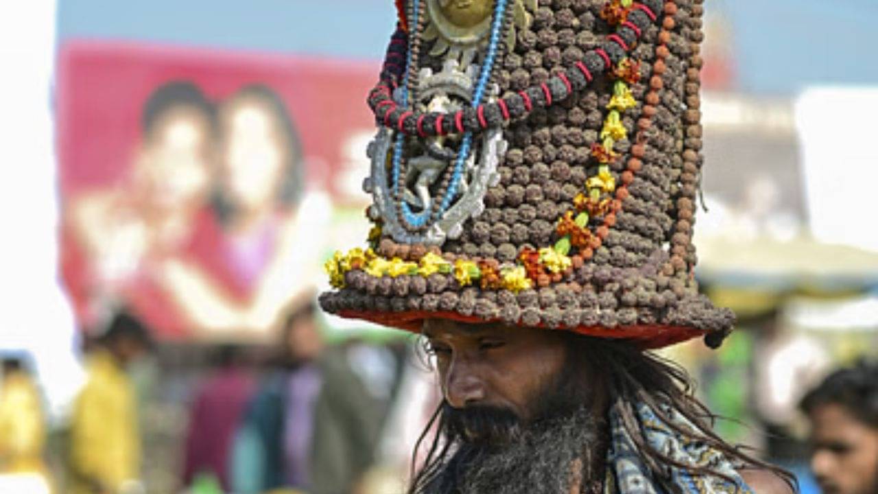 Maha Kumbh 2025: নাগা সাধুরা কেন গুচ্ছ গুচ্ছ রুদ্রাক্ষের মালা পরেন জানেন?