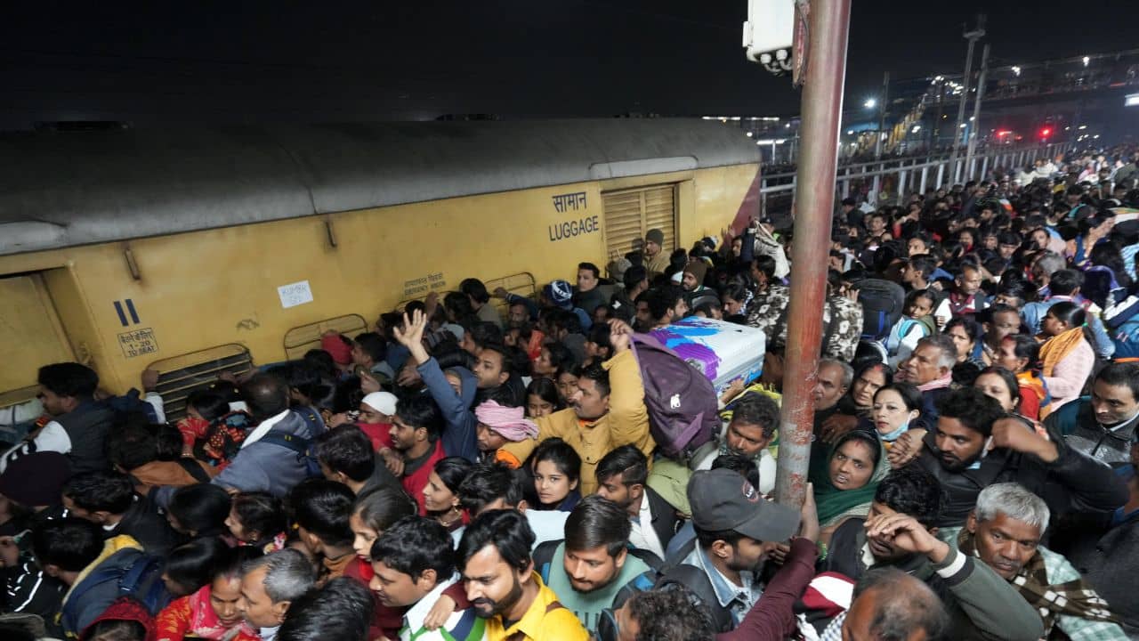 New Delhi Station Stampede: নয়াদিল্লি স্টেশনে দুর্ঘটনার কারণ কী? রিপোর্টে চাঞ্চল্যকর দাবি RPF-র