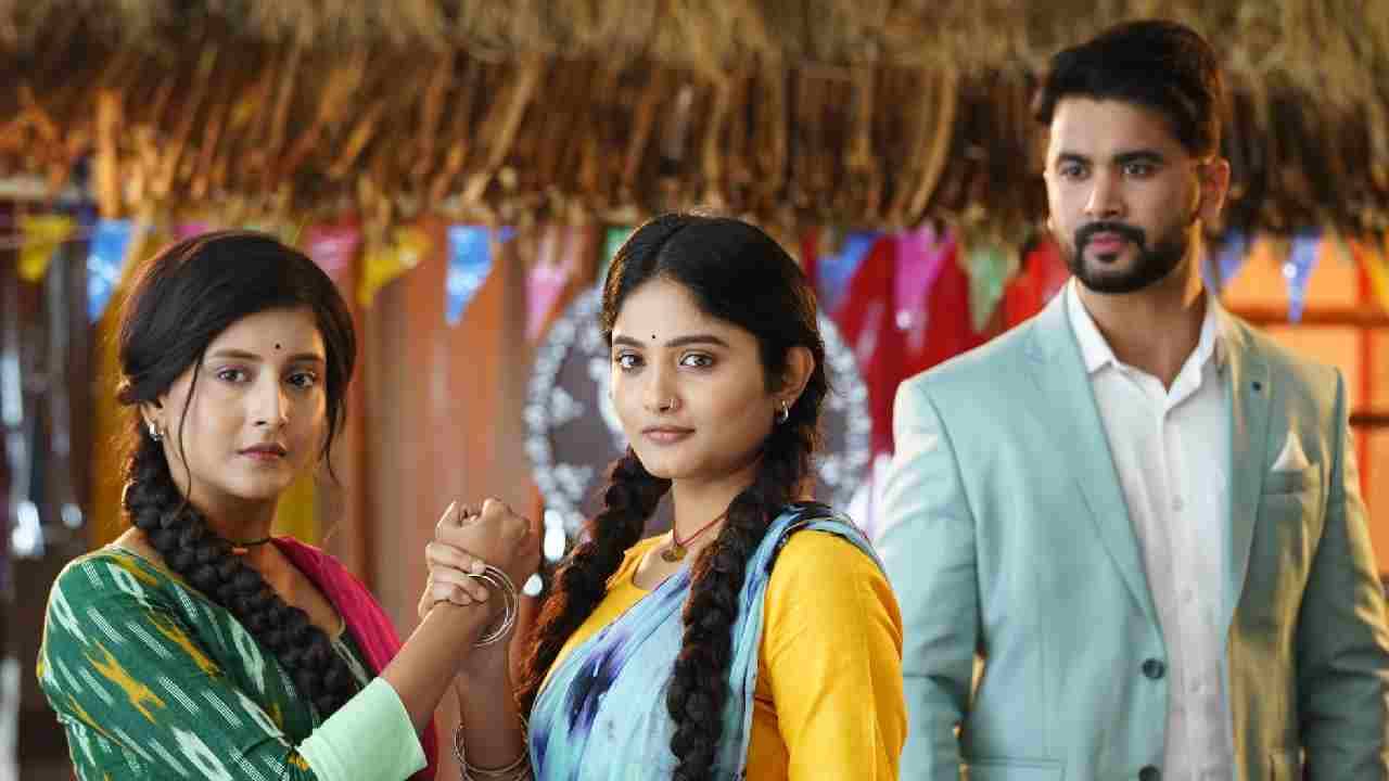 শাড়ির সুতোয় স্বপ্ন বোনা নাকি ত্রিকোণ প্রেম! নতুন সিরিয়ালে ফিরছেন ইন্দ্রনীল