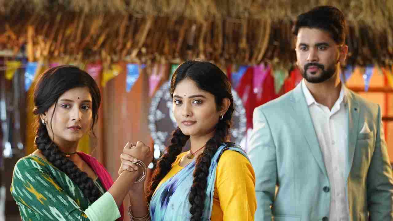 শাড়ির সুতোয় স্বপ্ন বোনা নাকি ত্রিকোণ প্রেম! নতুন সিরিয়ালে ফিরছেন ইন্দ্রনীল শাড়ির সুতোয় স্বপ্ন বোনা নাকি ত্রিকোণ প্রেম! নতুন সিরিয়ালে ফিরছেন ইন্দ্রনীল