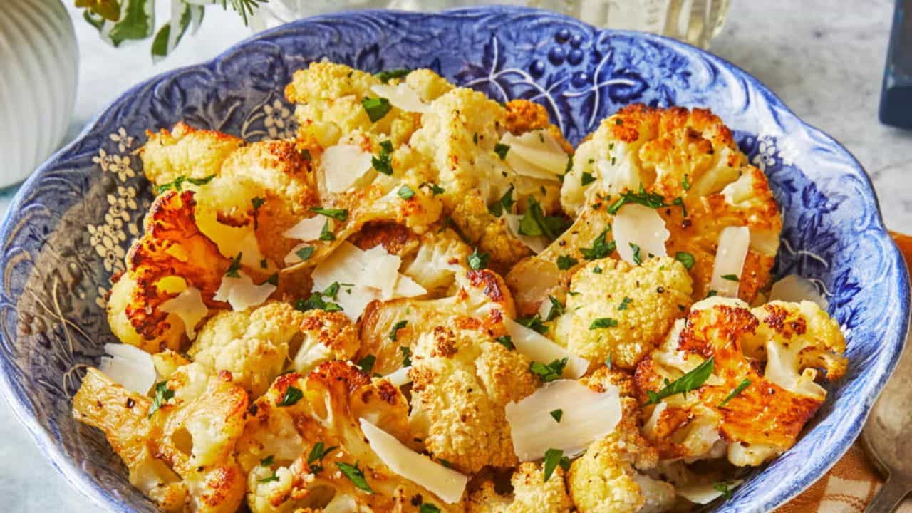 Recipe: শীতের বিদায়বেলায় বানিয়ে ফেলুন ফুলকপির এই নতুন রেসিপি, পাতে পড়লেই হইচই Recipe: শীতের বিদায়বেলায় বানিয়ে ফেলুন ফুলকপির এই নতুন রেসিপি, পাতে পড়লেই হইচই