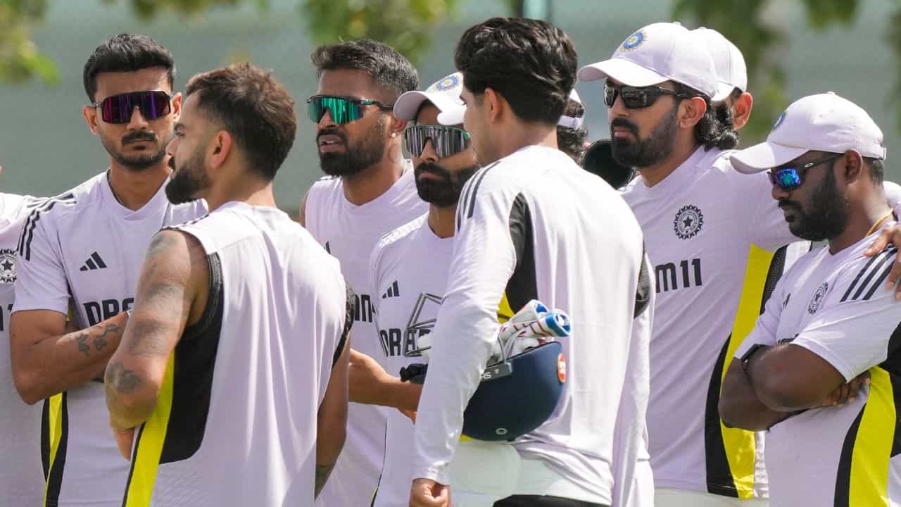 Team India: টিমের ছুটি, একাই প্র্যাক্টিসে নেমে পড়লেন ছন্দে থাকা ভারতের ব্যাটার! Team India: টিমের ছুটি, একাই প্র্যাক্টিসে নেমে পড়লেন ছন্দে থাকা ভারতের ব্যাটার!