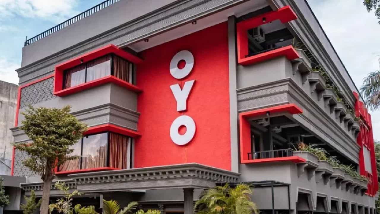 OYO-তে যাওয়া বন্ধ করে দিচ্ছে সবাই! উঠল বয়কটের ডাক, কী এমন ভুল করে ফেলল? OYO-তে যাওয়া বন্ধ করে দিচ্ছে সবাই! উঠল বয়কটের ডাক, কী এমন ভুল করে ফেলল?