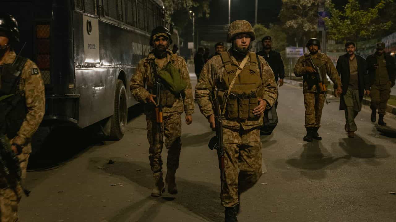 Pak-Balochistan Attack: গুলি খেয়ে ঝাঁঝরা পাকিস্তানি সেনা! পড়শি দেশের অন্দরে শুরু এ কোন যুদ্ধ? Pak-Balochistan Attack: গুলি খেয়ে ঝাঁঝরা পাকিস্তানি সেনা! পড়শি দেশের অন্দরে শুরু এ কোন যুদ্ধ?