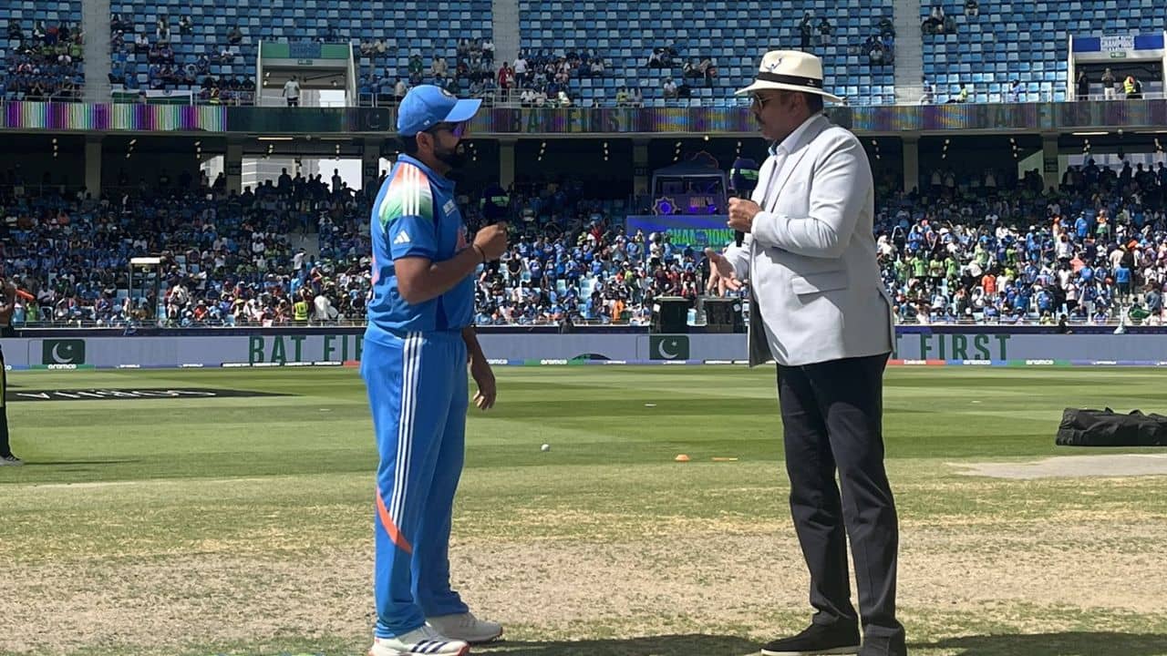 IND vs PAK: টস জিতলেন রিজওয়ান, মিশন পাক-বধে উইনিং কম্বিনেশন ভাঙলেন না রোহিত