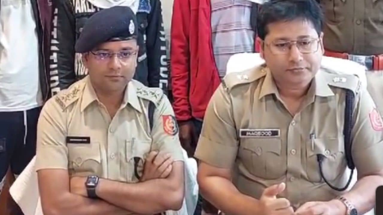 Cow Smuggling: বাংলায় গরুপাচার চালাত কারা? প্রকাশ্যে নাম বলে দিল পুলিশ