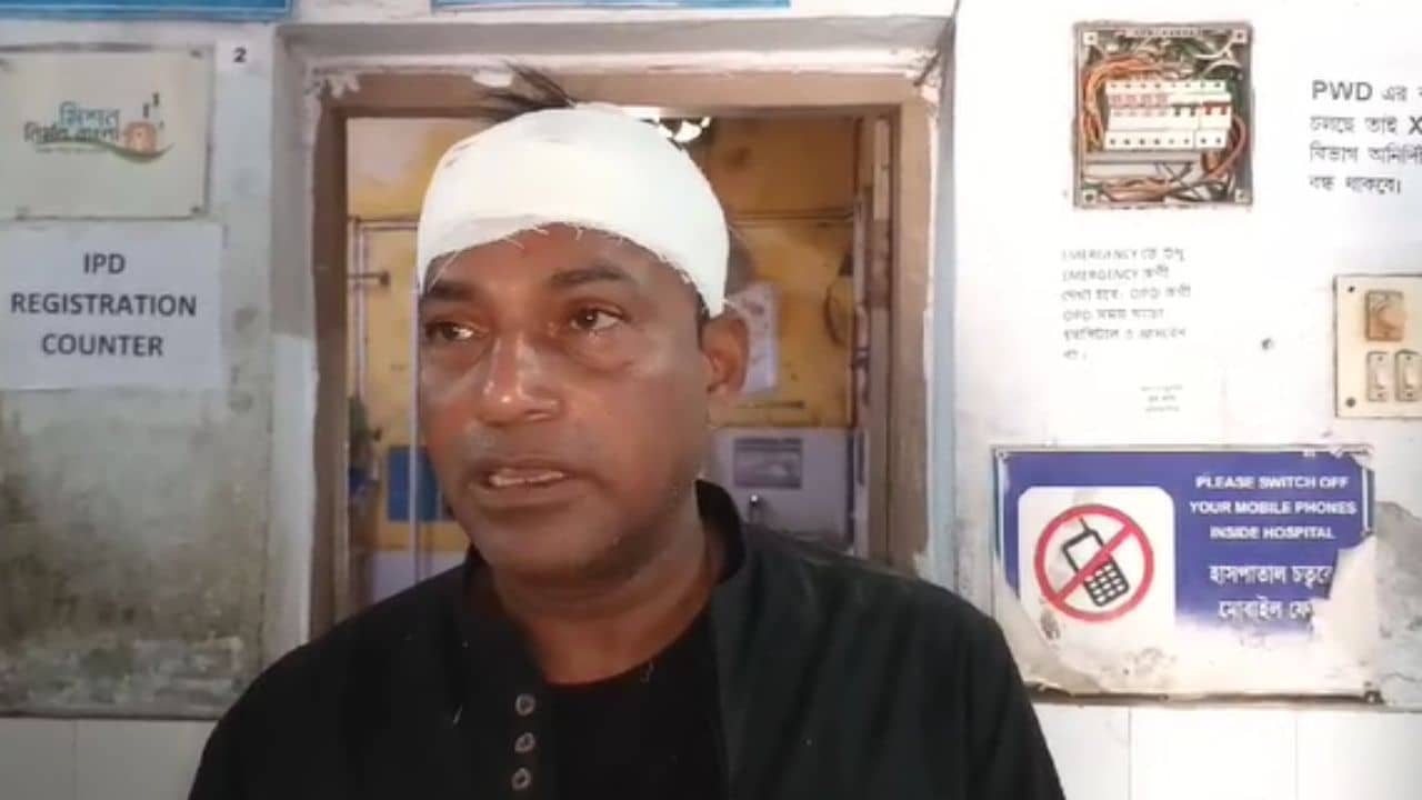 Hooghly: তারস্বরে বাজাচ্ছিল মাইক, থামাতে গিয়ে আক্রান্ত  খোদ পুলিশ