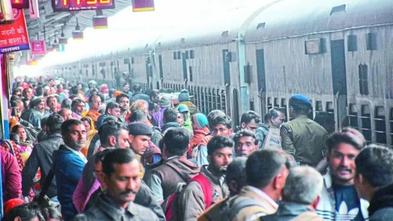 Maha Kumbh 2025: কলকাতা থেকে মালদার দূরত্ব জুড়ে জ্যাম, কুম্ভ ৩০০ কিমি গাড়ির লাইন দেখেই বড় সিদ্ধান্ত