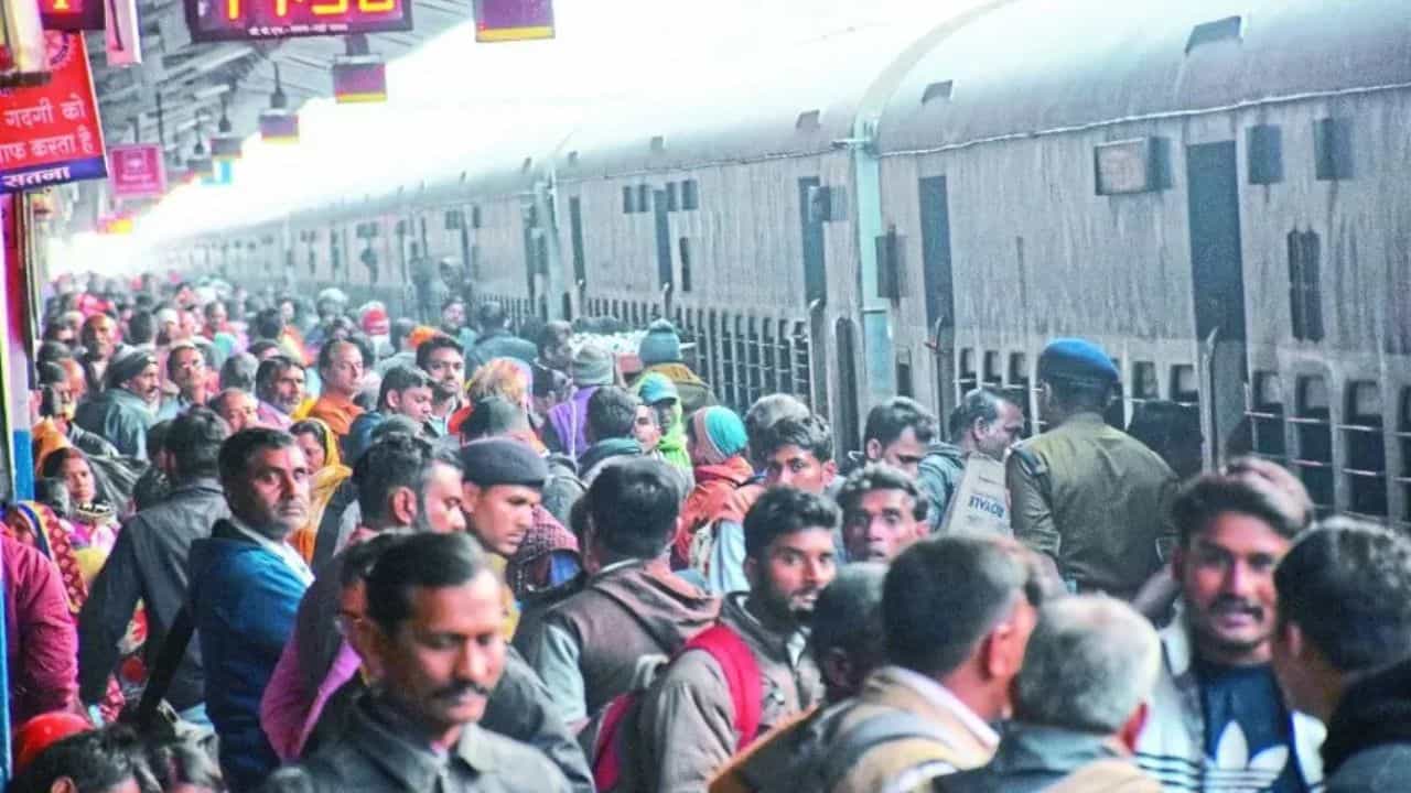 Maha Kumbh 2025: কলকাতা থেকে মালদার দূরত্ব জুড়ে জ্যাম, কুম্ভ ৩০০ কিমি গাড়ির লাইন দেখেই বড় সিদ্ধান্ত Maha Kumbh 2025: কলকাতা থেকে মালদার দূরত্ব জুড়ে জ্যাম, কুম্ভ ৩০০ কিমি গাড়ির লাইন দেখেই বড় সিদ্ধান্ত
