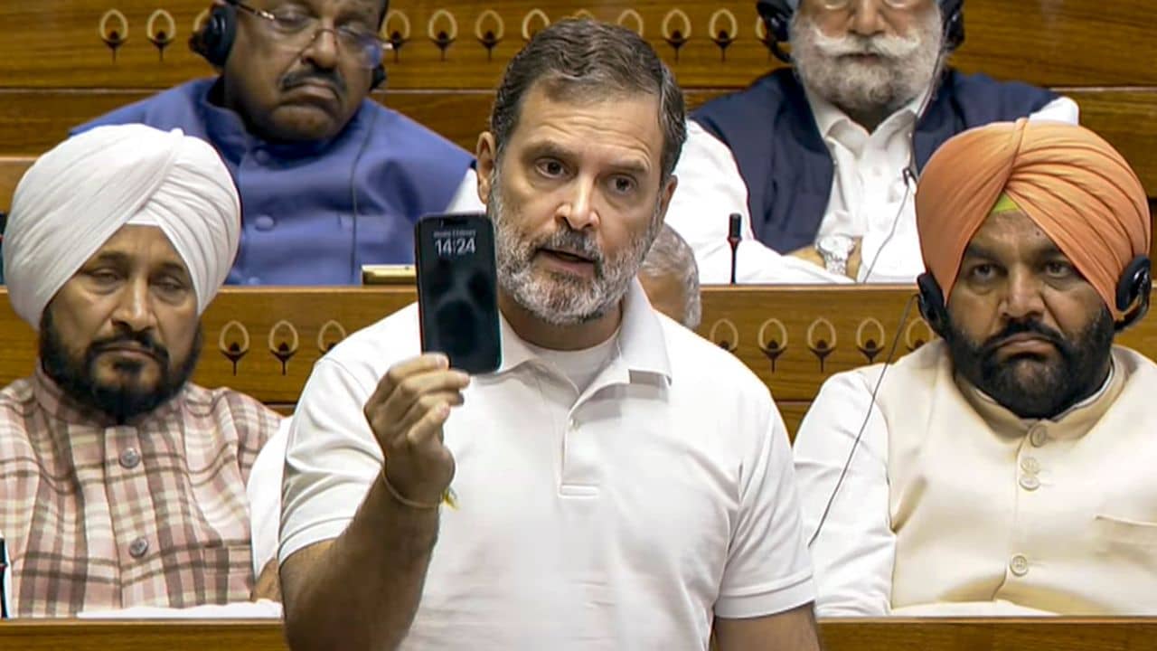 Rahul Gandhi: কর্মসংস্থানের দিশা দেখাতে পারেনি ইউপিএ সরকারও, সংসদে এ কী বললেন রাহুল!