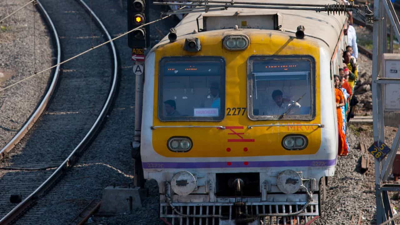 Train Cancelled: হাওড়া ডিভিশনে একগুচ্ছ ট্রেন বাতিল, রইল সেই তালিকা Train Cancelled: হাওড়া ডিভিশনে একগুচ্ছ ট্রেন বাতিল, রইল সেই তালিকা