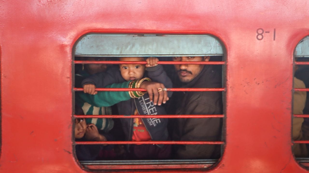 Train Milage: গাড়ির মাইলেজ তো জানেন, ১ লিটার ডিজেলে ট্রেন কত কিমি চলে বলুন তো?