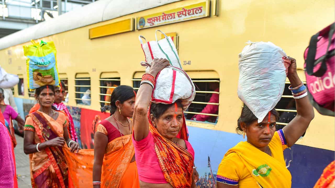 Railway Rules: জানেন ৭৫ শতাংশ পর্যন্ত ছাড় পাওয়া যায় রেলের টিকিটে, কারা পাবেন এই ডিসকাউন্ট Railway Rules: জানেন ৭৫ শতাংশ পর্যন্ত ছাড় পাওয়া যায় রেলের টিকিটে, কারা পাবেন এই ডিসকাউন্ট