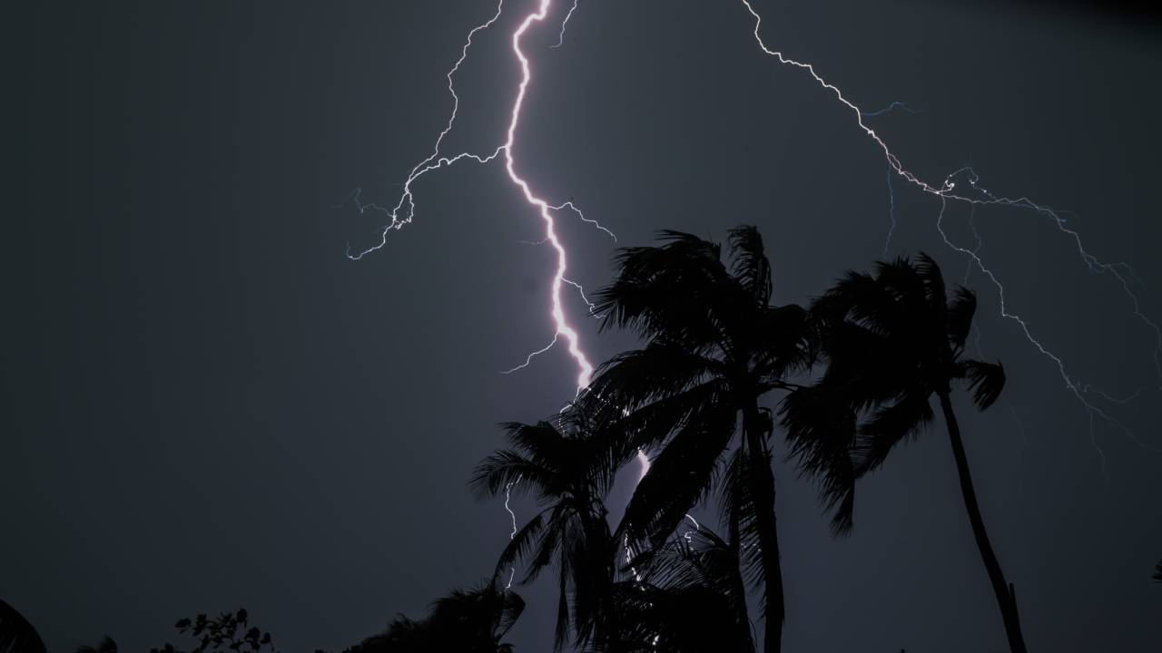 Rain Forecast: দিনভর ভ্যাপসা গরমের পর বিকাল নামতেই ঘুরল খেলা, রাতে বৃষ্টি হতে পারে কোন কোন জেলায়
