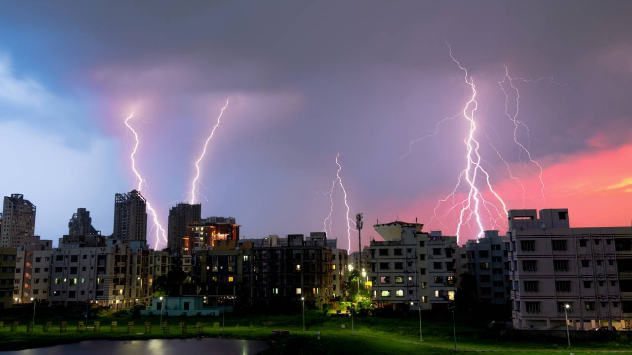 Weather Latest Update: রাজ্যজুড়ে জারি কমলা সতর্কতা, প্রবল ঝড়-বৃষ্টির পূর্বাভাস এইসব জেলায়