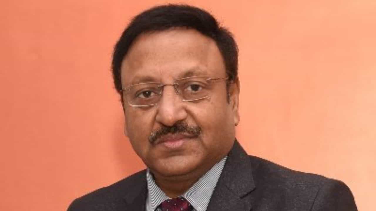 পদ থেকে সরলেন রাজীব কুমার, পরবর্তী মুখ্য নির্বাচন কমিশনার কে হবেন? পদ থেকে সরলেন রাজীব কুমার, পরবর্তী মুখ্য নির্বাচন কমিশনার কে হবেন?
