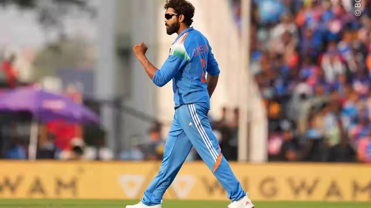 আন্তর্জাতিক ক্রিকেটে আরও একটা রেকর্ড রবীন্দ্র জাডেজার। টি-টোয়েন্টি বিশ্বকাপের পর দেশের জার্সিতে এই ফরম্যাটকে বিদায় জানিয়েছিলেন। 