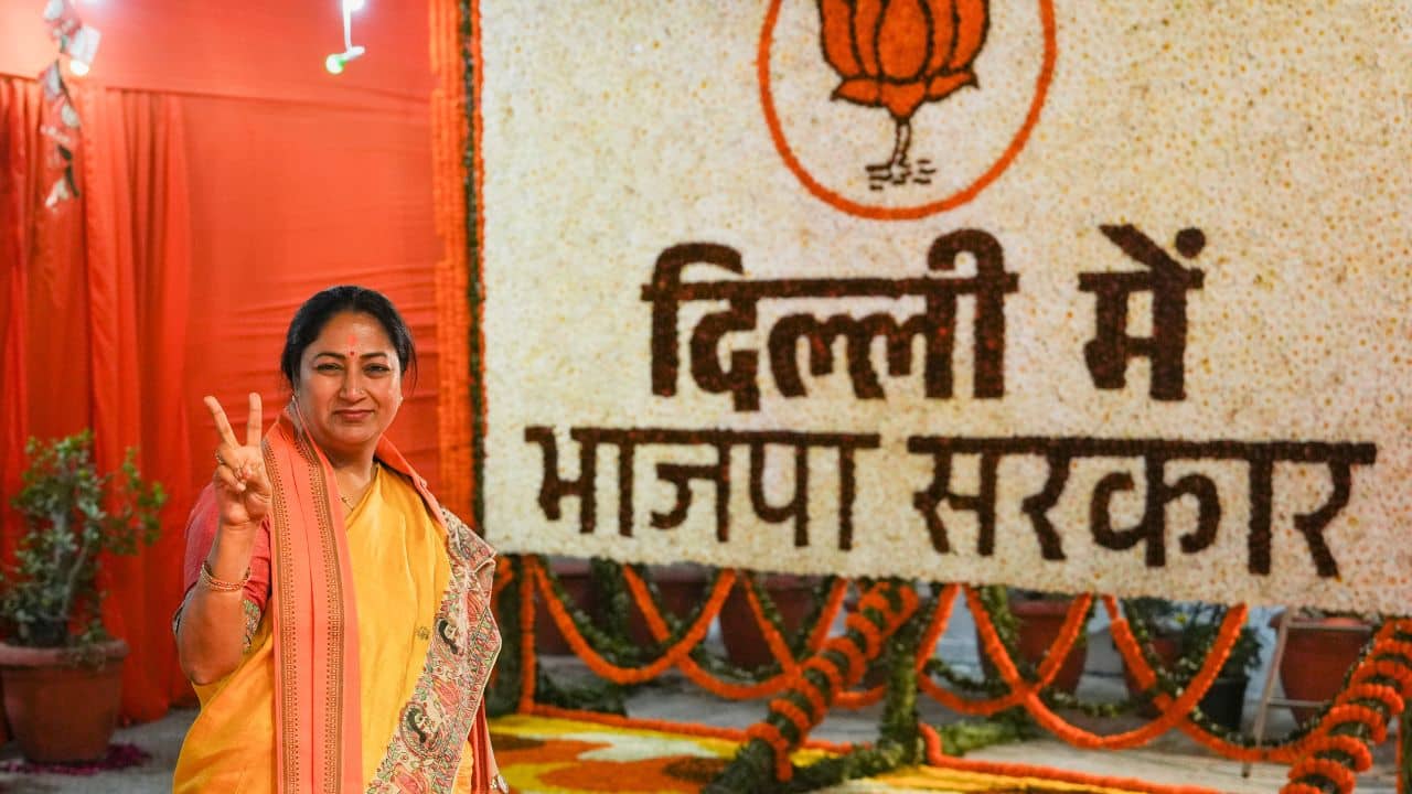 Rekha Gupta: কোটি টাকার বাড়ি, লক্ষ লক্ষ টাকার LIC! দিল্লির নতুন মুখ্যমন্ত্রীর সম্পত্তির পরিমাণ শুনলে চমকে যাবেন...