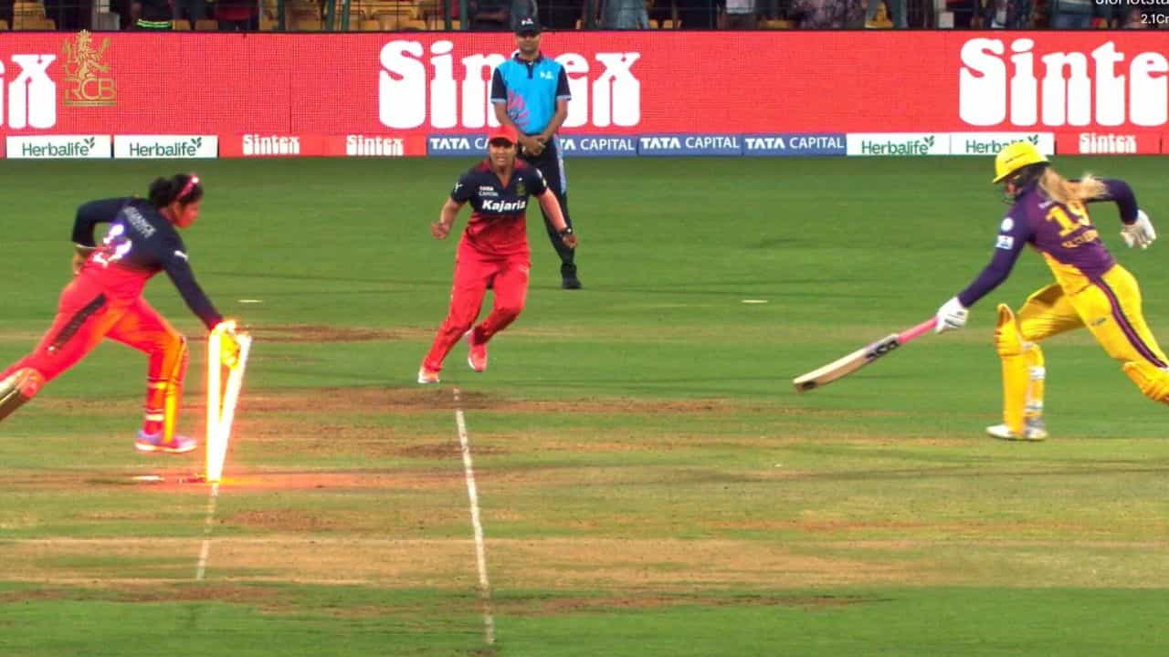 WPL 2025, RCB vs UPW: ধোনি হয়ে উঠলেন রিচা ঘোষ, WPL-এ প্রথম সুপার ওভার; ঘরে জোড়া হার আরসিবির WPL 2025, RCB vs UPW: ধোনি হয়ে উঠলেন রিচা ঘোষ, WPL-এ প্রথম সুপার ওভার; ঘরে জোড়া হার আরসিবির