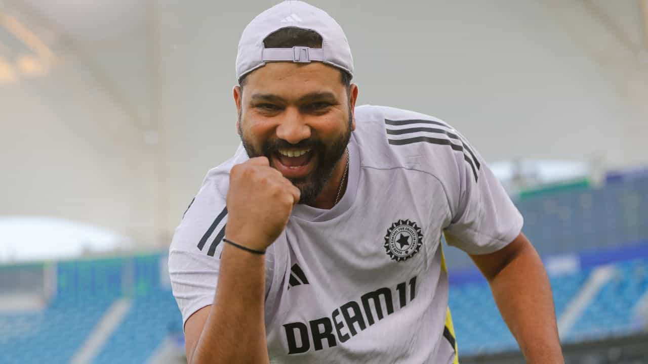 Rohit Sharma: হাসলেন, হাসালেন... ডিনারে নিয়ে যাওয়ার 'প্রমিস' রোহিত শর্মার Rohit Sharma: হাসলেন, হাসালেন... ডিনারে নিয়ে যাওয়ার 'প্রমিস' রোহিত শর্মার