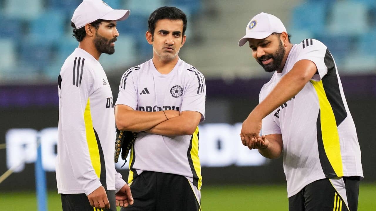 India Practice, Virat Kohli: কফি কাপ হাতে ফুটবলে মজে কোহলি, চোট রোহিতের!