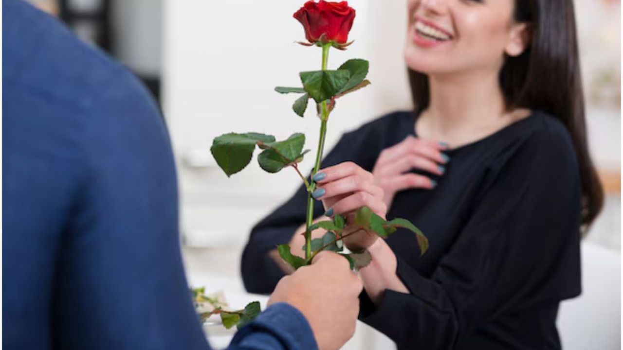 Rose Day বিভ্রাট! ফুল শুকতেই প্রেমিকার গায়ে উঠল র্যাশ, প্রেমিক মহাটেনশনে Rose Day বিভ্রাট! ফুল শুকতেই প্রেমিকার গায়ে উঠল র্যাশ, প্রেমিক মহাটেনশনে