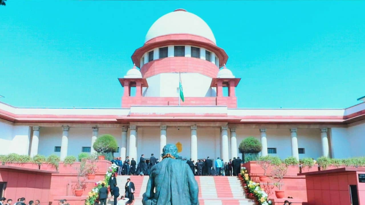 Supreme Court: দোষ করলেও নেতাদের ভোটে লড়ার অধিকার চিরকালের জন্য কাড়া ঠিক নয়: সুপ্রিম কোর্টে কেন্দ্র