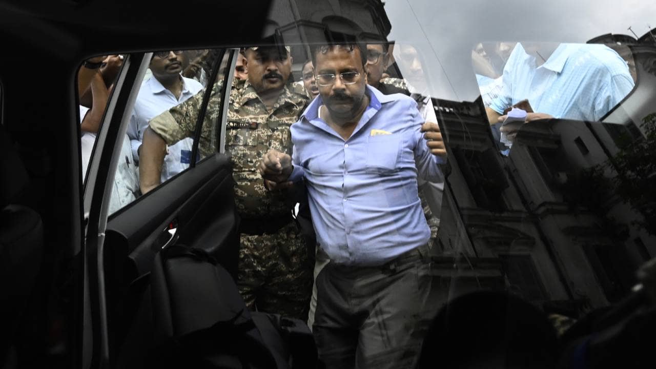 High Court on Sandip Ghosh: ২৫ হাজার পাতায় হাঁসফাঁস সন্দীপ, শেষ পর্যন্ত কাজে এল না কাতর আর্জি