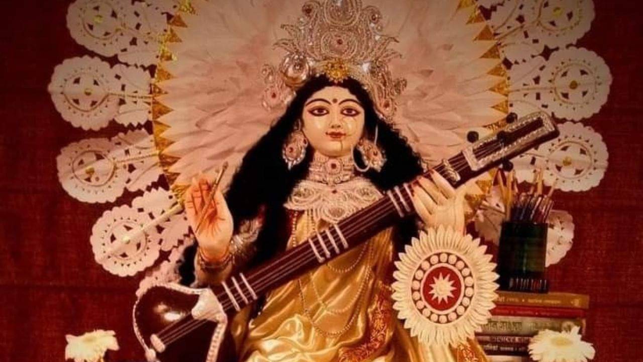 Vasant Panchami 2025: বাড়িতে বা অফিসে কোথায় মূর্তি রেখে পুজো করলে দেবীর আশির্বাদ প্রাপ্তি ঘটে?