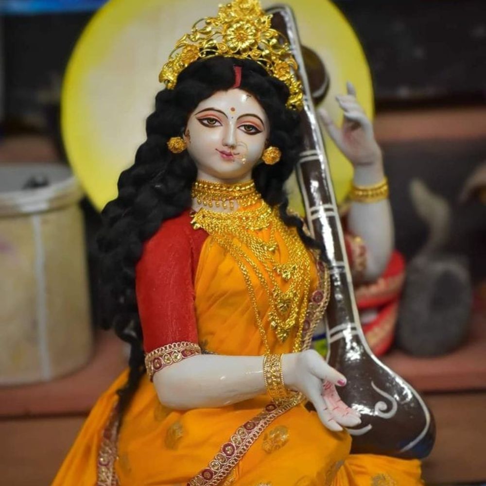 সরস্বতী পুজোর ভোগের থালায় অনেকে রাখেন নিরামিষ আলুর দম। জেনে নিন বাড়িতে তা সহজে বানানোর পুরো উপায়।
