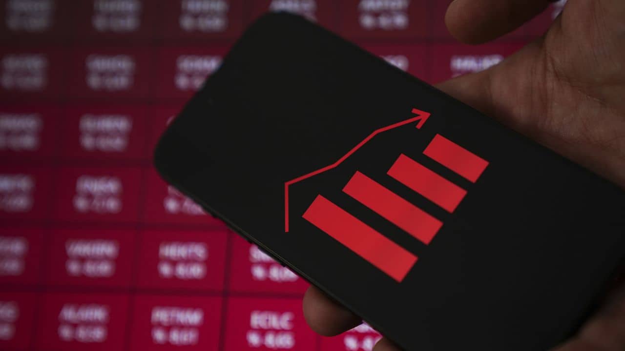 Share Market Today: বয়ে যাচ্ছে রক্তগঙ্গা! সপ্তাহের শুরুতেই দালাল স্ট্রীটে পড়ল হাহাকার