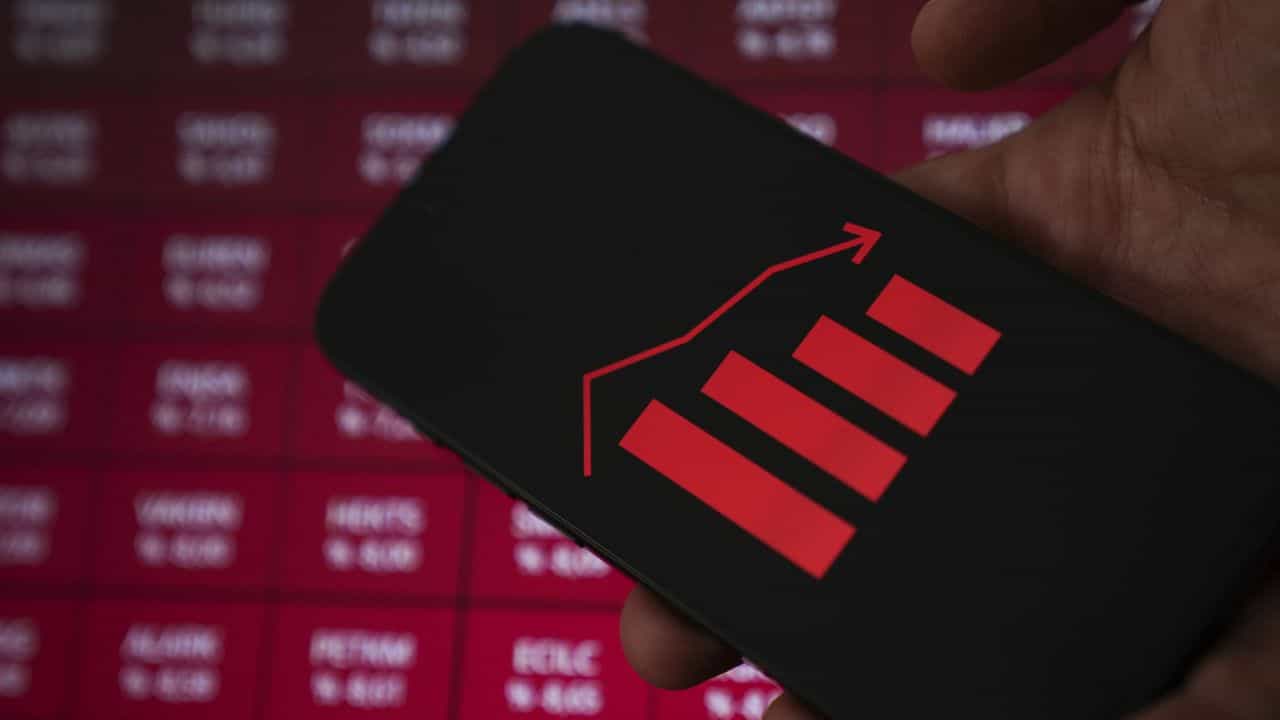 Share Market Today: বয়ে যাচ্ছে রক্তগঙ্গা! সপ্তাহের শুরুতেই দালাল স্ট্রীটে পড়ল হাহাকার Share Market Today: বয়ে যাচ্ছে রক্তগঙ্গা! সপ্তাহের শুরুতেই দালাল স্ট্রীটে পড়ল হাহাকার