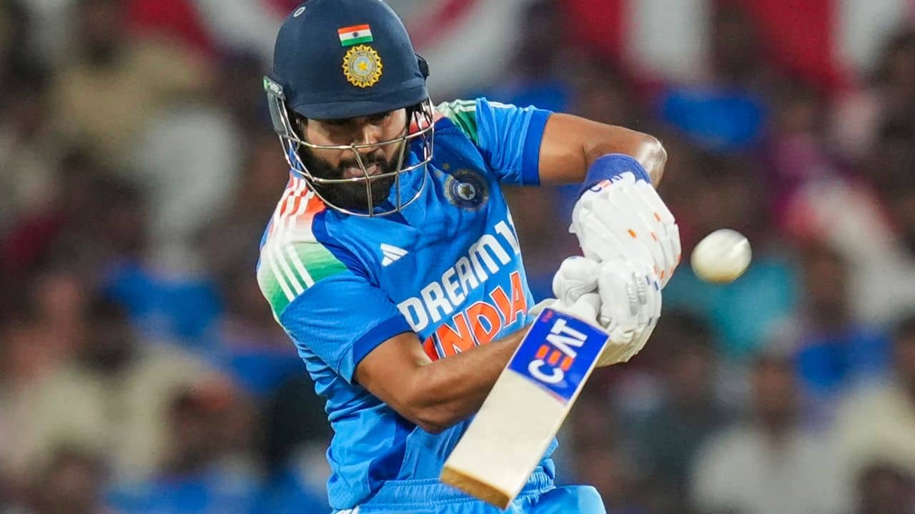 Shreyas Iyer: রাতে সিনেমা দেখছিলাম, হঠাৎ আসে রোহিতের ফোন... সব ফেলে তড়িঘড়ি কেন রুমে ফেরেন শ্রেয়স আইয়ার?