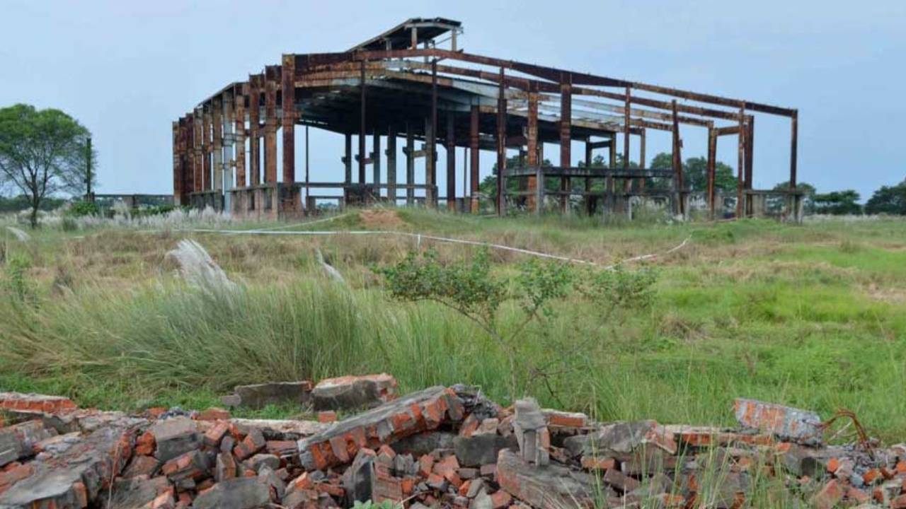 Singur: চোখে সর্ষে ফুল দেখছে সিঙ্গুর! শিল্পের আশা বুকে নিয়েও বাণিজ্য সম্মেলনের আবহে কটাক্ষের বন্যা