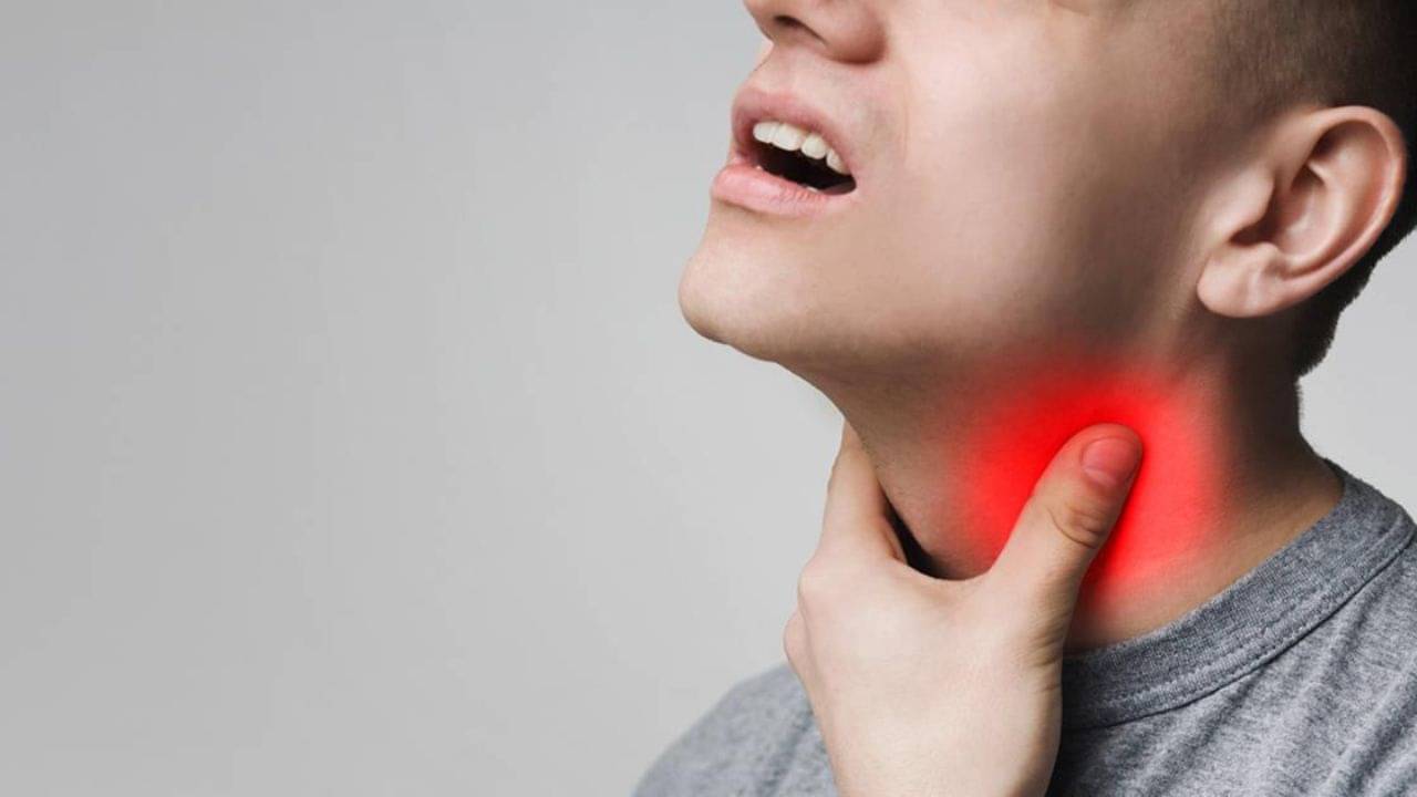 Sore Throat: মরসুম বদলাতে শুরু হতেই গলায় ব্যথা? কেন হয়, কী করলে মুক্তি পাবেন জানেন?