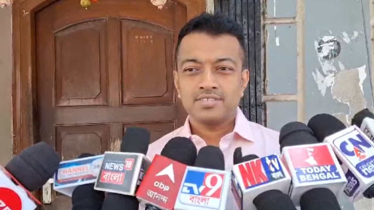 Subhranshu Roy: 'মানুষ রক্তমাংসের তৈরি...', বাবার অপমানে মুখ খুললেন মুকুল-পুত্র Subhranshu Roy: 'মানুষ রক্তমাংসের তৈরি...', বাবার অপমানে মুখ খুললেন মুকুল-পুত্র
