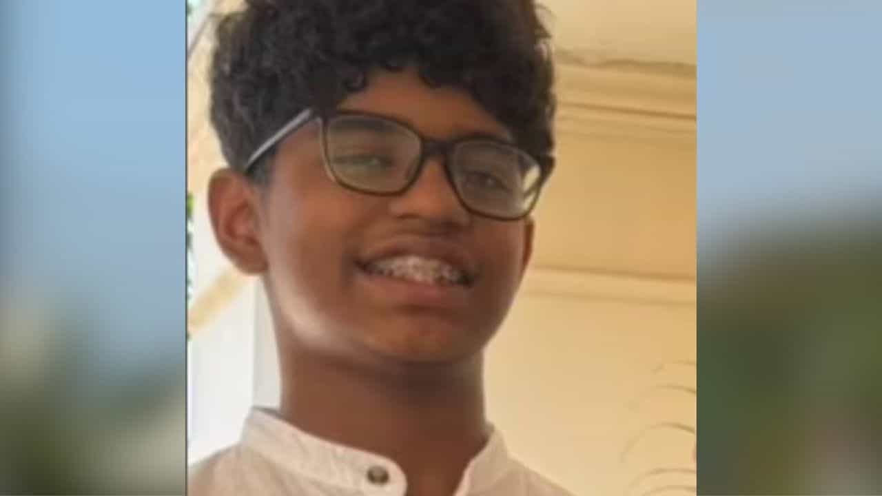 Student Death: টয়লেট সিট চাটিয়ে ভয়ঙ্কর র‌্যাগিং, স্কুল থেকে ফিরেই ২৬ তলা থেকে ঝাঁপ কিশোরের! বিচারের ভিক্ষা করছেন মা