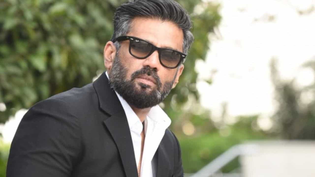 ভরদুপুরে সুনীল শেট্টির কপালে বন্দুকের নল, প্রাণনাশের হুমকি অভিনেতাকে! ভরদুপুরে সুনীল শেট্টির কপালে বন্দুকের নল, প্রাণনাশের হুমকি অভিনেতাকে!