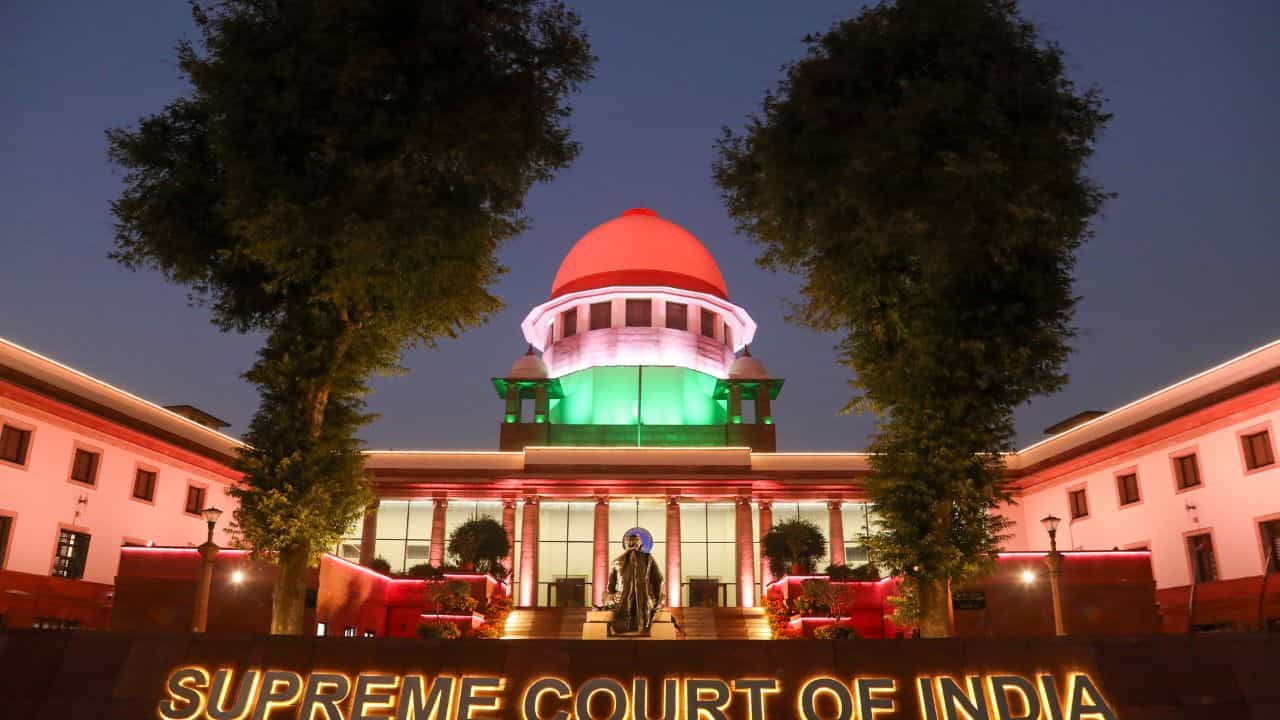 Supreme Court: বাজারে স্ত্রীয়ের কোটি টাকা ঋণ! সেই দেনাও মেটাতে হবে স্বামীকে? বড় রায় সুপ্রিম কোর্টের Supreme Court: বাজারে স্ত্রীয়ের কোটি টাকা ঋণ! সেই দেনাও মেটাতে হবে স্বামীকে? বড় রায় সুপ্রিম কোর্টের