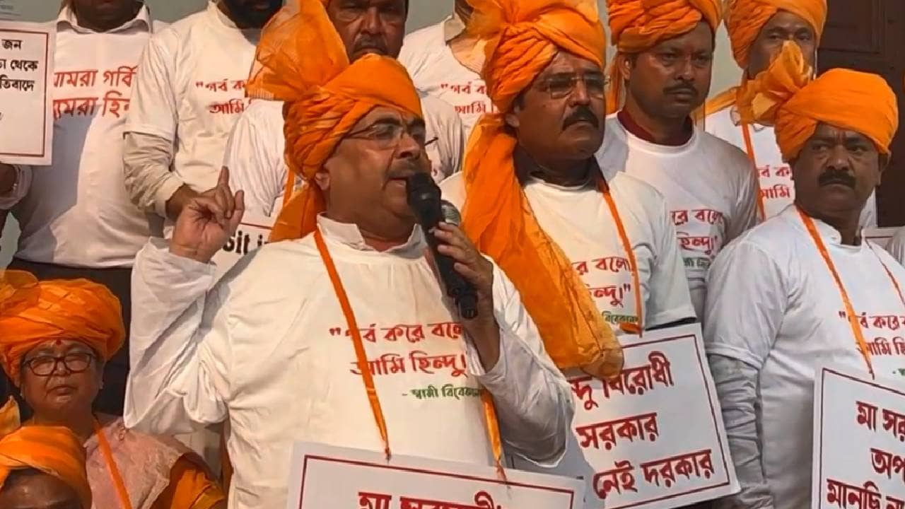 Suvendu on Mamata: ‘সংবিধান মানেন না, গোটা রাজ্যে একনায়কতন্ত্র চান’, বিধানসভার বাইরে দাঁড়িয়ে মমতাকে তুলোধনা শুভেন্দুর