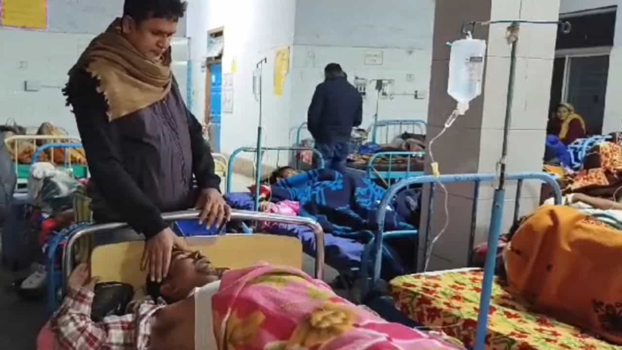 TMC: ড্রেনে জল ফেলা নিয়েই সংঘর্ষে জড়াল তৃণমূলের দুই গোষ্ঠী, উত্তপ্ত ইসলামপুরে জখম ৪ TMC: ড্রেনে জল ফেলা নিয়েই সংঘর্ষে জড়াল তৃণমূলের দুই গোষ্ঠী, উত্তপ্ত ইসলামপুরে জখম ৪