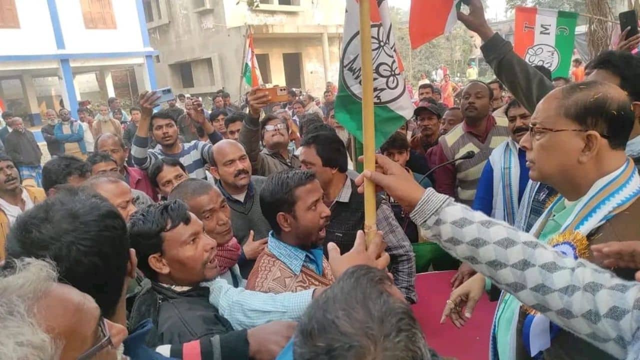 TMC joining: তৃণমূলে যোগদান ১৮৫টি পরিবারের, কটাক্ষ করল সিপিএম
