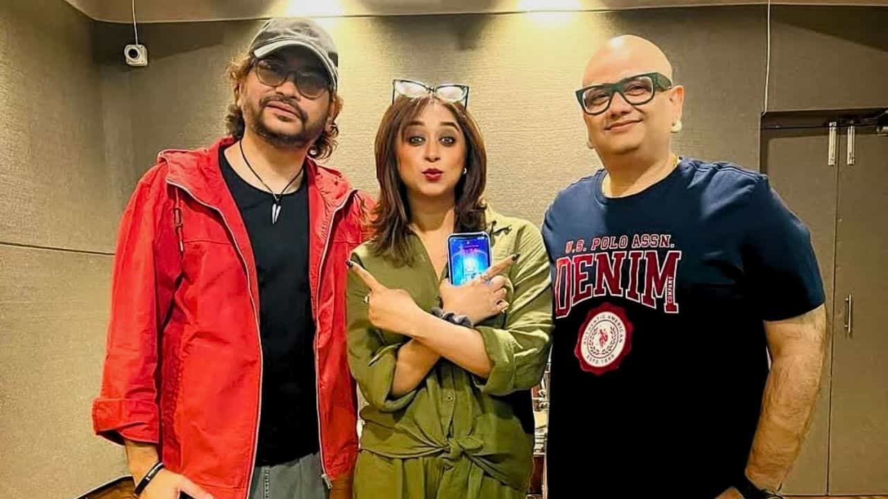 Rupam Islam: বহু বছরের ঘনিষ্ঠতার পরও ওঁর সঙ্গে কাজ করে উঠতে পারেননি রুপম! অবশেষে দেখা... Rupam Islam: বহু বছরের ঘনিষ্ঠতার পরও ওঁর সঙ্গে কাজ করে উঠতে পারেননি রুপম! অবশেষে দেখা...