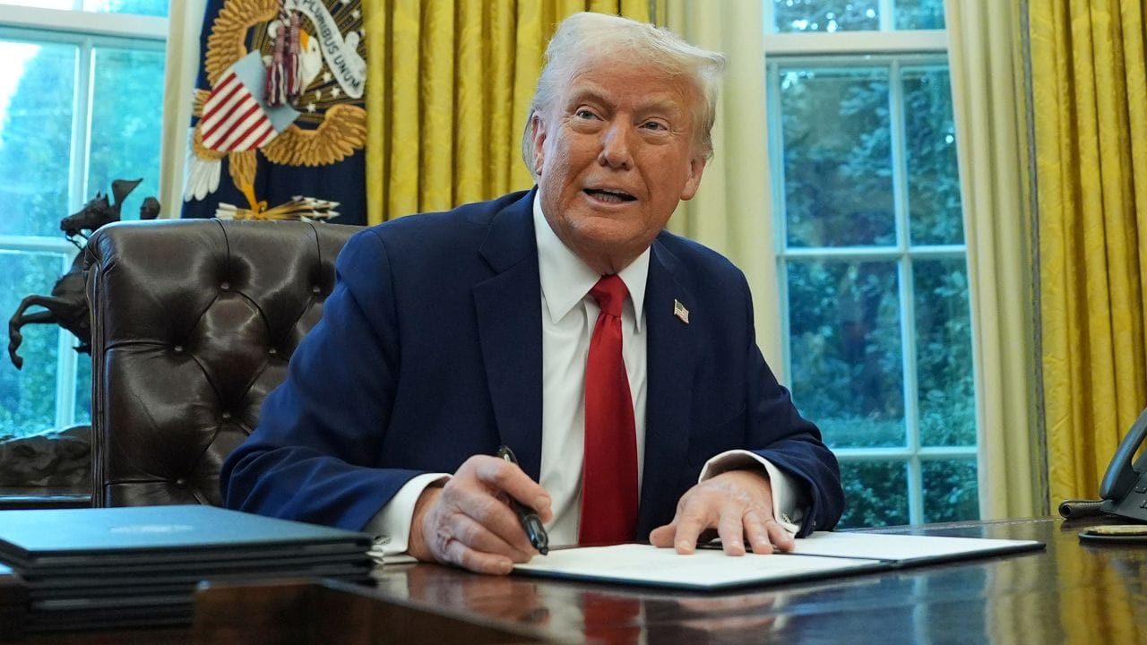 Donald Trump: পথে বসিয়েই ছাড়বেন! আরও এক বড় সিদ্ধান্ত ট্রাম্পের, এবার চাপালেন ২৫ শতাংশ শুল্ক Donald Trump: পথে বসিয়েই ছাড়বেন! আরও এক বড় সিদ্ধান্ত ট্রাম্পের, এবার চাপালেন ২৫ শতাংশ শুল্ক