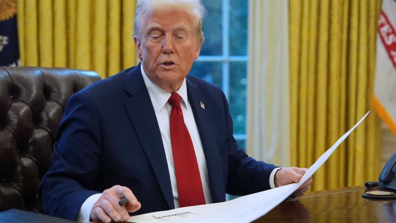 Donald Trump: এ কোন 'যুদ্ধে' মাতলেন ট্রাম্প? প্রেসিডেন্ট হতেই চিনের বিরুদ্ধে নিলেন বড় পদক্ষেপ Donald Trump: এ কোন 'যুদ্ধে' মাতলেন ট্রাম্প? প্রেসিডেন্ট হতেই চিনের বিরুদ্ধে নিলেন বড় পদক্ষেপ