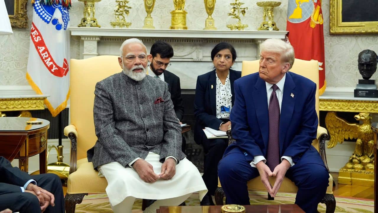 India-US Tread Deal: আমেরিকা-ভারত শুল্ক যুদ্ধে দাঁড়ি, দাম কমবে গ্যাস, ইলেক্ট্রনিক্স গ্যাজেটের! এবার চড়চড়িয়ে উঠবে শেয়ার বাজার?