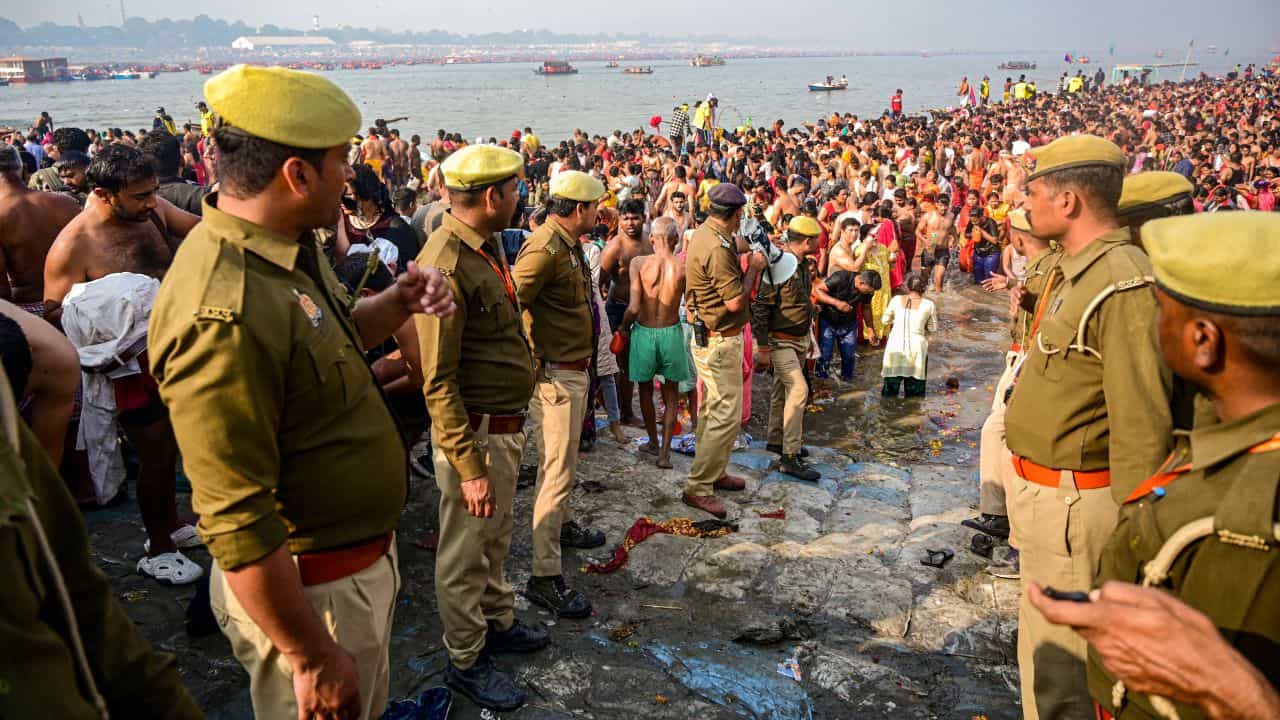 Mahakumbh 2025: মহাকুম্ভে বিচ্ছিন্ন বৃদ্ধা, মনে নেই ঠিকানা-ফোন নম্বর; ৩০ ঘণ্টার মধ্যেই... Mahakumbh 2025: মহাকুম্ভে বিচ্ছিন্ন বৃদ্ধা, মনে নেই ঠিকানা-ফোন নম্বর; ৩০ ঘণ্টার মধ্যেই...