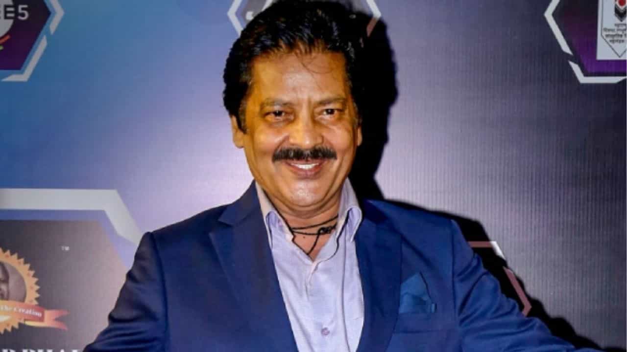 মহিলা অনুরাগীকে ঠোঁটঠাসা চুমু উদিতের! ভিডিও ভাইরাল হতেই যা বললেন গায়ক মহিলা অনুরাগীকে ঠোঁটঠাসা চুমু উদিতের! ভিডিও ভাইরাল হতেই যা বললেন গায়ক